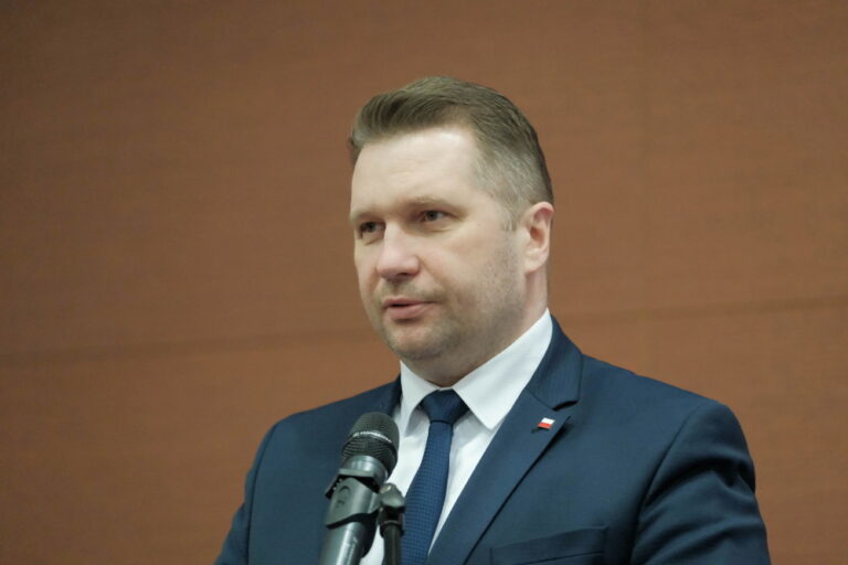 Minister Czarnek: od 1 września do szkół wróci przysposobienie obronne