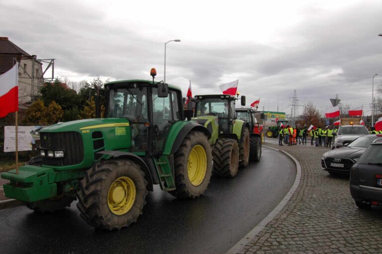 Rolnicy wracają z protestem na drogi w powiecie brzeskim. Policja apeluje o ostrożność i wyrozumiałość